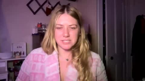 Snapshot of allyanalangel chatting on 11/24/25, 09:53 allyanalangel online show from 11/24/25, 09:53