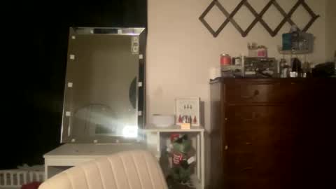 Snapshot of allyanalangel chatting on 11/26/25, 03:40 allyanalangel online show from 11/26/25, 03:40