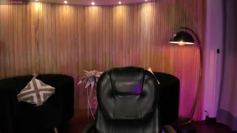 Snapshot of allyjensen chatting on 02/23/26, 10:23 Alisson online show from 02/23/26, 10:23