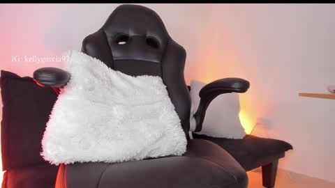 Kelly  online show from 01/16/25, 03:24