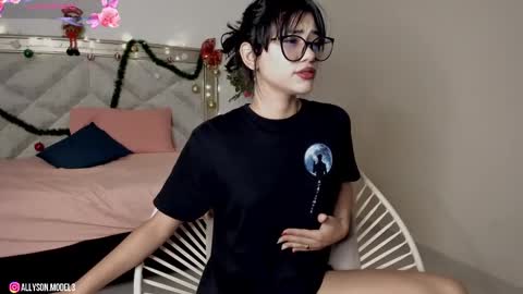 Allyson 3 online show from 12/22/24, 07:31