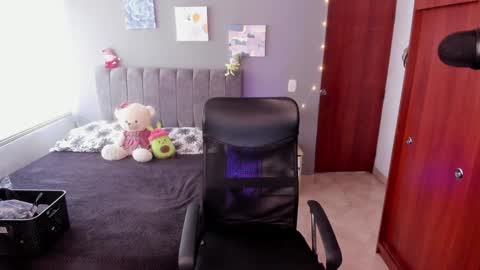 Snapshot of allysonsweett chatting on 01/20/25, 04:23 ANNA online show from 01/20/25, 04:23