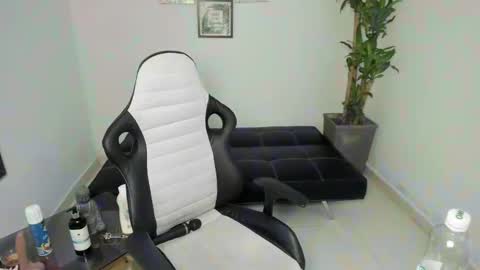 Snapshot of allyssann_smith chatting on 01/28/25, 01:08 allyssann online show from 01/28/25, 01:08