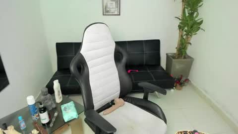 Snapshot of allyssann_smith chatting on 02/11/25, 06:22 allyssann online show from 02/11/25, 06:22