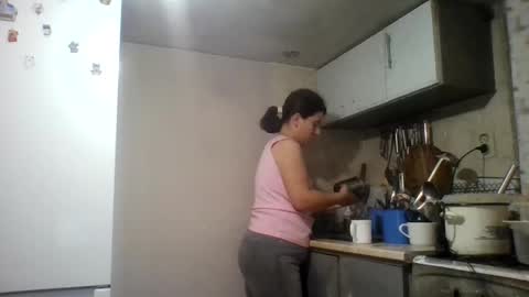 Snapshot of alma_amy chatting on 12/11/24, 10:38 Alma online show from 12/11/24, 10:38