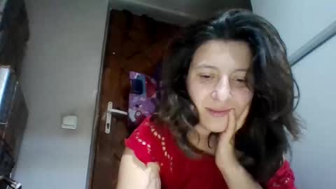Snapshot of alma_amy chatting on 01/01/25, 11:29 Alma online show from 01/01/25, 11:29