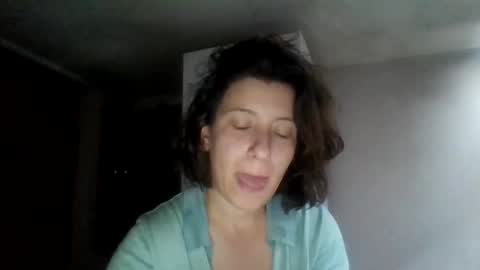 Snapshot of alma_amy chatting on 02/08/25, 09:57 Alma online show from 02/08/25, 09:57