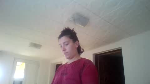 Snapshot of alma_amy chatting on 02/09/25, 01:03 Alma online show from 02/09/25, 01:03