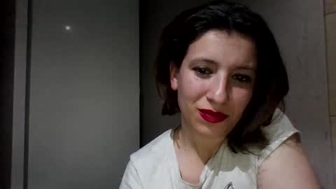 Snapshot of alma_amy chatting on 02/23/25, 09:05 Alma online show from 02/23/25, 09:05