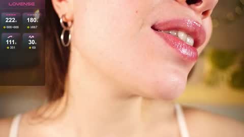 Snapshot of alma_yammy chatting on 11/10/25, 04:39 Alma online show from 11/10/25, 04:39