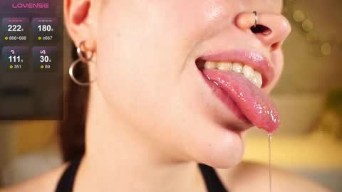 Snapshot of alma_yammy chatting on 11/12/25, 05:02 Alma online show from 11/12/25, 05:02