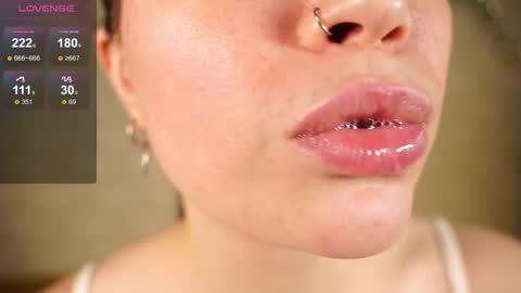 Snapshot of alma_yammy chatting on 11/20/25, 04:07 Alma online show from 11/20/25, 04:07