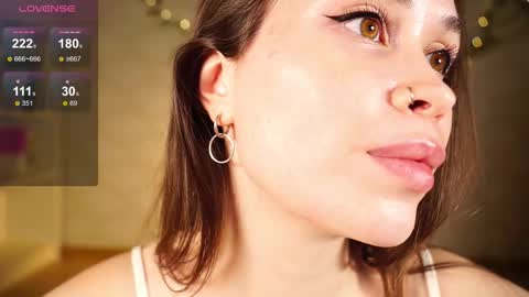 Snapshot of alma_yammy chatting on 11/21/25, 03:44 Alma online show from 11/21/25, 03:44