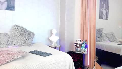 Snapshot of almabella__ chatting on 03/12/25, 01:40 AlmaBella online show from 03/12/25, 01:40