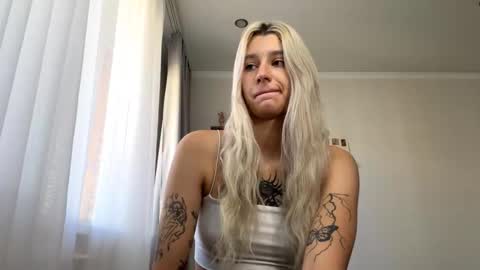 Snapshot of almetazorc chatting on 09/16/25, 11:11 Arina online show from 09/16/25, 11:11