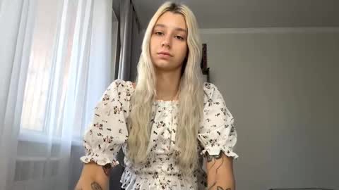 Snapshot of almetazorc chatting on 09/24/25, 08:17 Arina online show from 09/24/25, 08:17