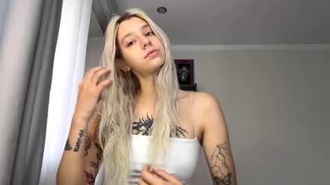 Snapshot of almetazorc chatting on 10/01/25, 10:32 Arina online show from 10/01/25, 10:32