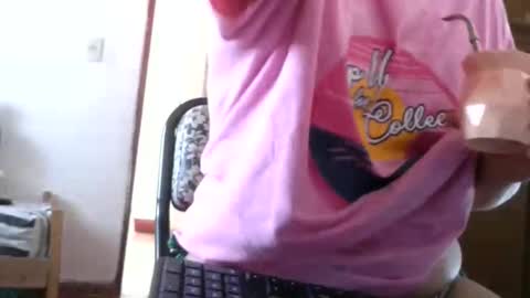 Snapshot of almondwithlove chatting on 01/18/26, 11:03 almondwithlove online show from 01/18/26, 11:03