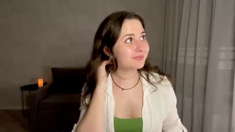 Snapshot of almostinnocent_ chatting on 10/31/25, 10:33 Anna online show from 10/31/25, 10:33