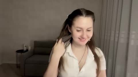 Snapshot of almostinnocent_ chatting on 11/22/25, 01:15 Anna online show from 11/22/25, 01:15