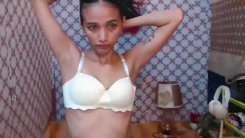 Alondra  online show from 09/17/25, 09:22