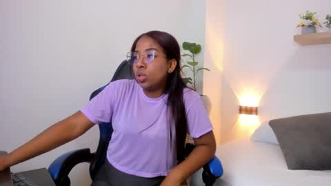Snapshot of alondra_bernet chatting on 05/22/26, 07:52 A L O N D R A online show from 05/22/26, 07:52