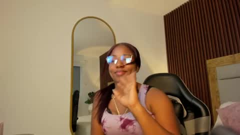 Snapshot of alondra_bernet chatting on 05/26/26, 02:18 A L O N D R A online show from 05/26/26, 02:18