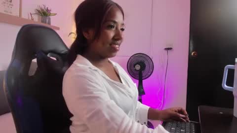 Snapshot of alondra_bernet chatting on 06/02/26, 02:46 A L O N D R A online show from 06/02/26, 02:46