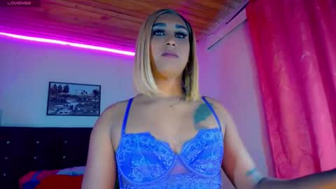 Snapshot of alondragill_ chatting on 04/17/26, 02:03 alondragill_ online show from 04/17/26, 02:03