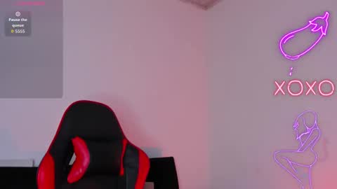 Snapshot of alonehazel chatting on 10/20/25, 12:33 Hazel Bowie online show from 10/20/25, 12:33