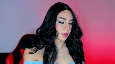 Snapshot of alonehazel chatting on 10/25/25, 02:30 Hazel Bowie online show from 10/25/25, 02:30