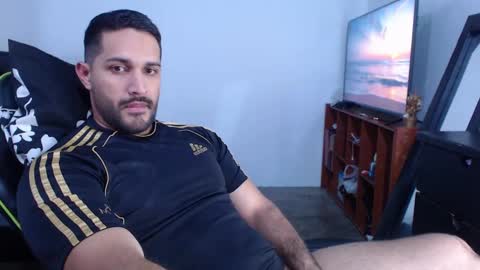 Snapshot of alonxoo chatting on 12/15/24, 03:24 alonxoo online show from 12/15/24, 03:24