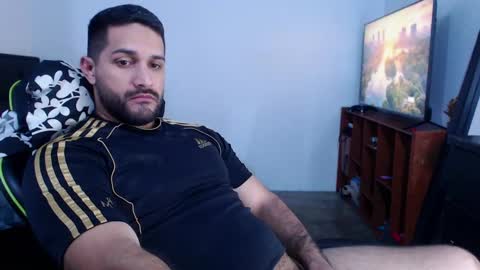 Snapshot of alonxoo chatting on 01/18/25, 02:14 alonxoo online show from 01/18/25, 02:14