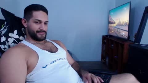 Snapshot of alonxoo chatting on 01/19/25, 10:39 alonxoo online show from 01/19/25, 10:39