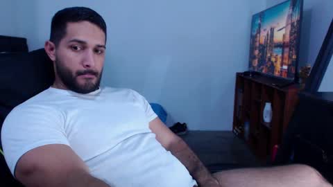 Snapshot of alonxoo chatting on 01/23/25, 10:44 alonxoo online show from 01/23/25, 10:44