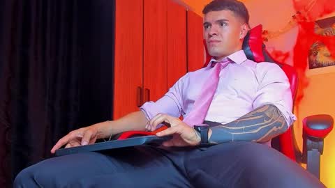 alpha_dominus_ online show from 10/17/25, 03:42