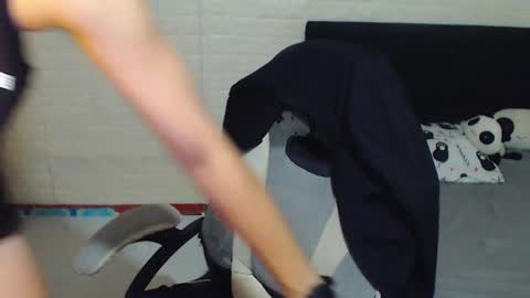 Snapshot of alpha_rider chatting on 01/08/25, 04:23 Angelo online show from 01/08/25, 04:23