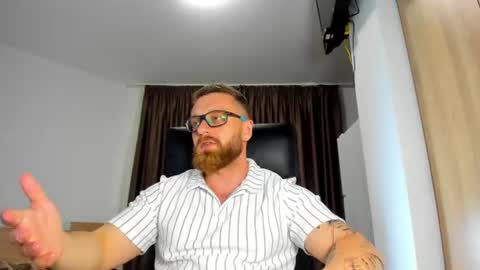 Alphaalexxx Lets reach Me 100 thumbs up online show from 06/17/26, 03:46