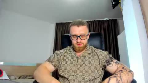 Alphaalexxx Lets reach Me 100 thumbs up online show from 06/19/26, 04:22