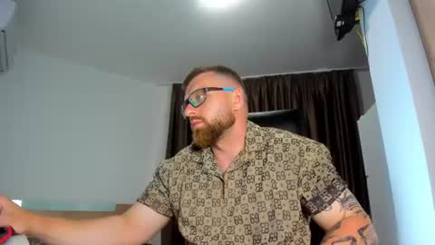 Alphaalexxx Lets reach Me 100 thumbs up online show from 06/22/26, 05:21