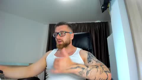 Alphaalexxx Lets reach Me 100 thumbs up online show from 06/25/26, 04:33