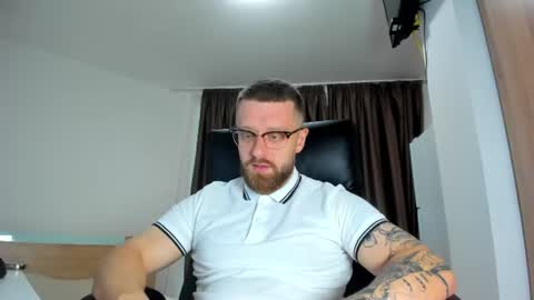 Alphaalexxx Lets reach Me 100 thumbs up online show from 07/20/26, 04:31