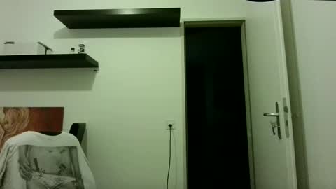 Snapshot of alphah_hunk chatting on 09/23/25, 06:44 alphah_hunk online show from 09/23/25, 06:44