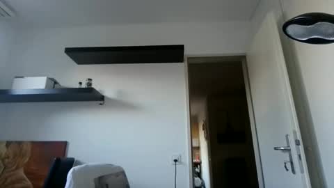 Snapshot of alphah_hunk chatting on 10/16/25, 02:51 alphah_hunk online show from 10/16/25, 02:51