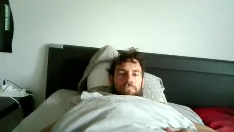 Snapshot of alphah_hunk chatting on 10/19/25, 07:42 alphah_hunk online show from 10/19/25, 07:42