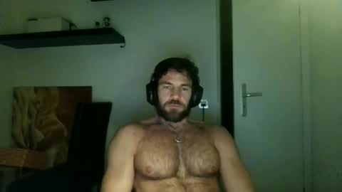 Snapshot of alphah_hunk chatting on 10/25/25, 08:36 alphah_hunk online show from 10/25/25, 08:36