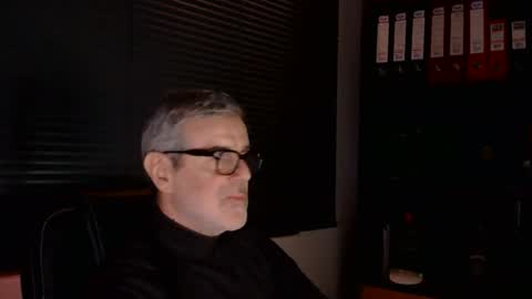 Snapshot of alphal50 chatting on 12/18/25, 12:33 Alphal50 online show from 12/18/25, 12:33