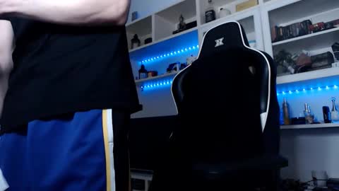 Snapshot of alphamastertodd chatting on 11/19/25, 01:16 MasterTodd online show from 11/19/25, 01:16