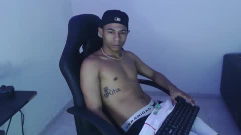 Snapshot of alphas_latins chatting on 03/13/26, 01:23 alphas_latins online show from 03/13/26, 01:23