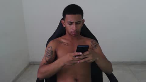 Snapshot of alphas_latins chatting on 04/18/26, 04:49 alphas_latins online show from 04/18/26, 04:49